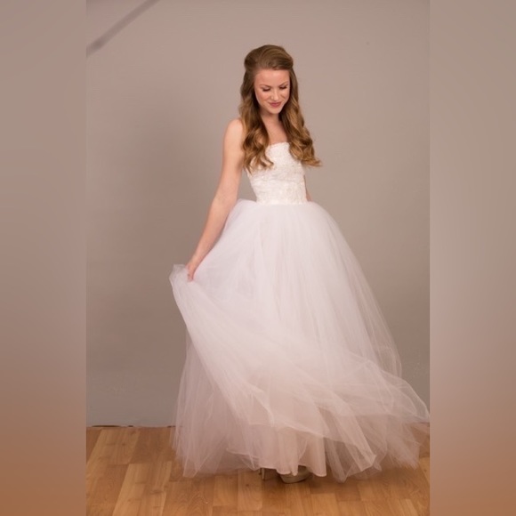 Wedding Dress/Debutante Catillion Dress - Picture 6 of 8